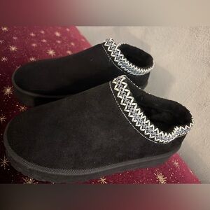 Elegant Black Women's Mules with Embroidered Detail